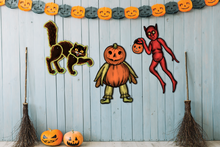 Load image into Gallery viewer, Retro Inspired Halloween Screaming Cat Jointed Cutout Decoration
